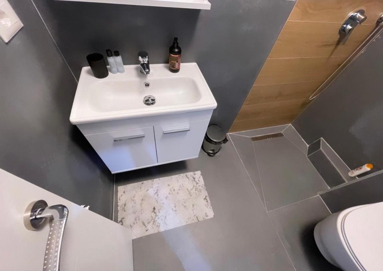 Tirana Sunshine Apartment ภายนอก รูปภาพ